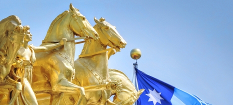 Quadriga statue with Minnesota state flag flying in background